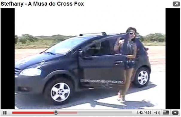 Print antigo do Youtube com cena e o título: “Stefhany - a musa do cross fox“