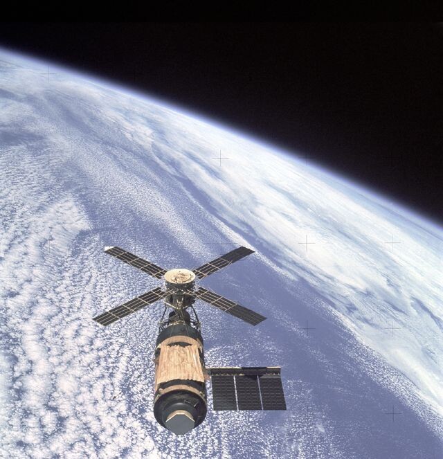 O Skylab, fotografado na partida de sua última tripulação