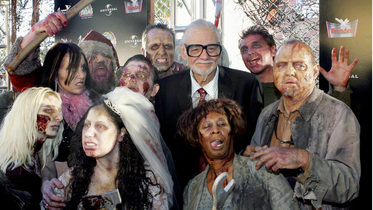 George Romero em meio ao elenco de uma das suas produções do gênero