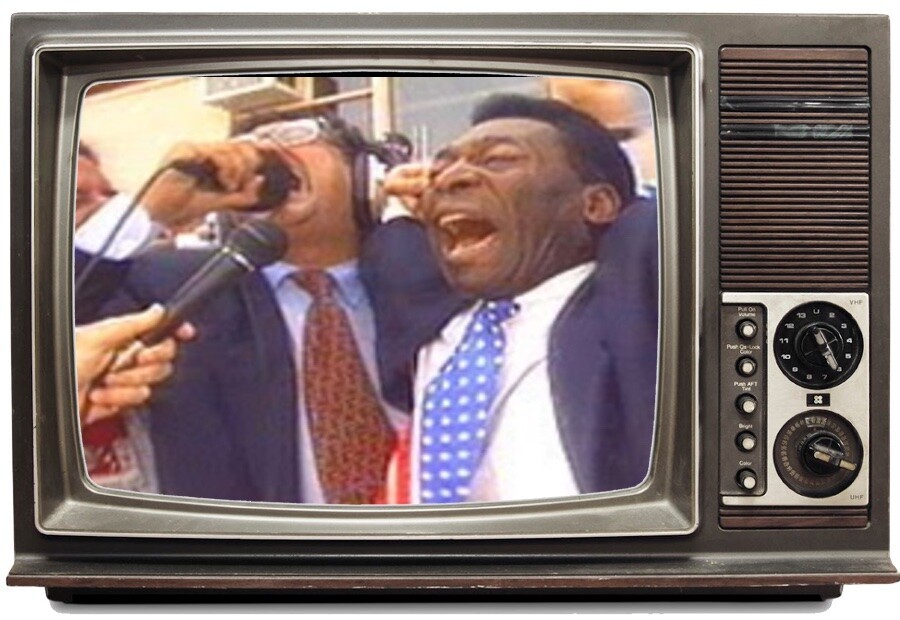 Galvão e Pelé comemoram abraçados o 4º título da seleção masculina da CBF em Copas do Mundo