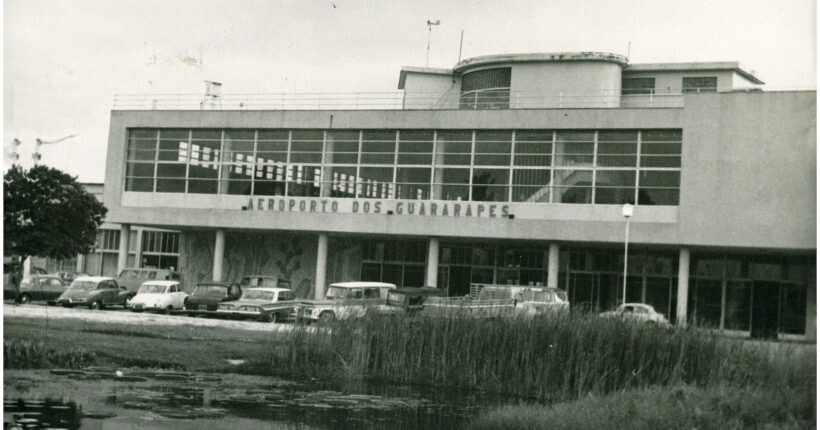 O antigo terminal de passageiros do aeroporto de Guararapes