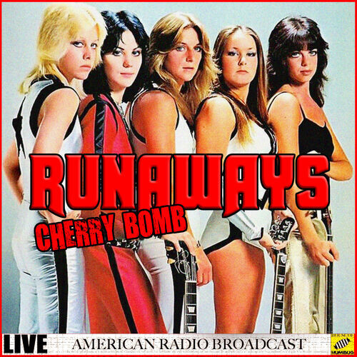 Single de Cherry Bomb para difusão radiofônica nos EUA, com foto das 5 integrantes da banda Runaways enfileiradas, com Joan Jett e Cherie Curie ao final da fila