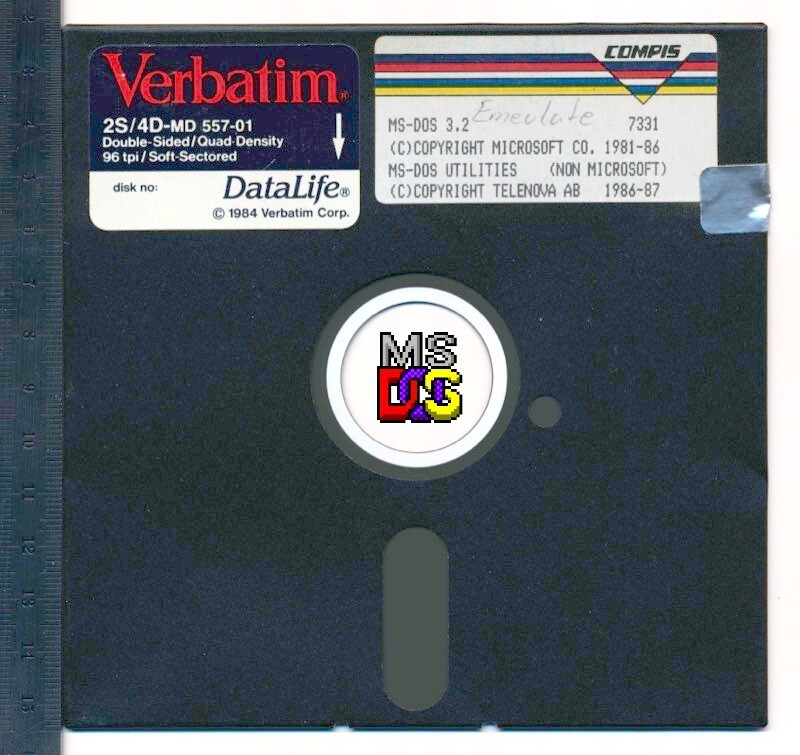Disquete Verbatim com etiqueta OEM da Compis identificando o MS-DOS 3.2