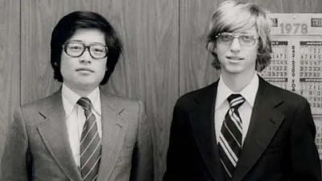 Kazuhiko 'Kay' Nishi, da ASCII, e Bill Gates, da Microsoft