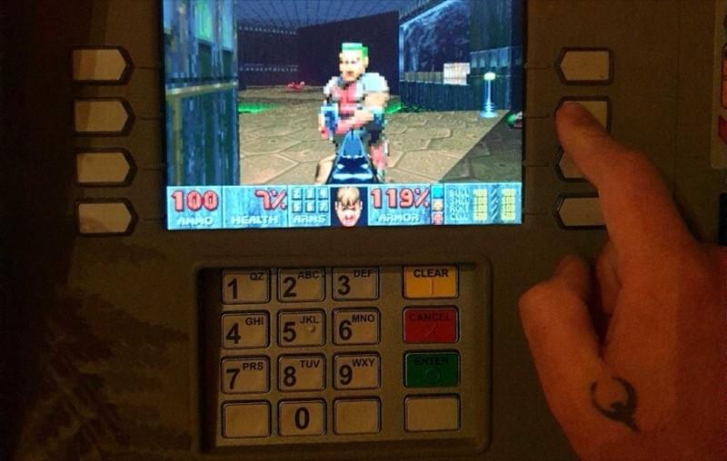 Doom rodando em um caixa eletrônico de banco