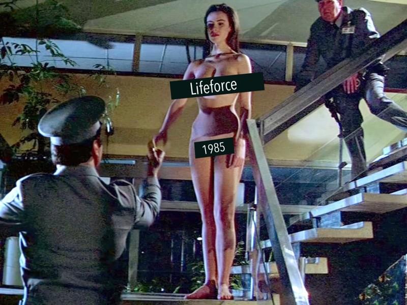 A vampira espacial pelada escapa do laboratório em Lifeforce (1985)