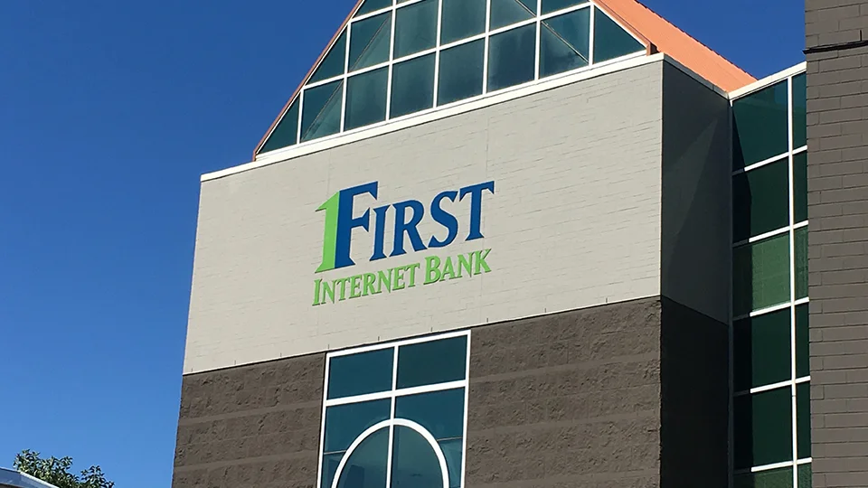 Fachada da sede do First Internet Bank of Indiana