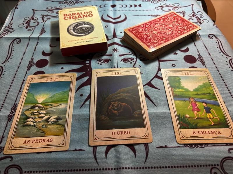 Leitura do baralho cigano com as cartas: As Pedras, O Urso e A Criança