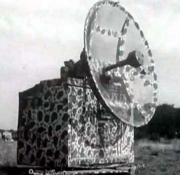 Uma das instalações britânicas de radar da Segunda Guerra Mundial, pintada com padrões de camuflagem.