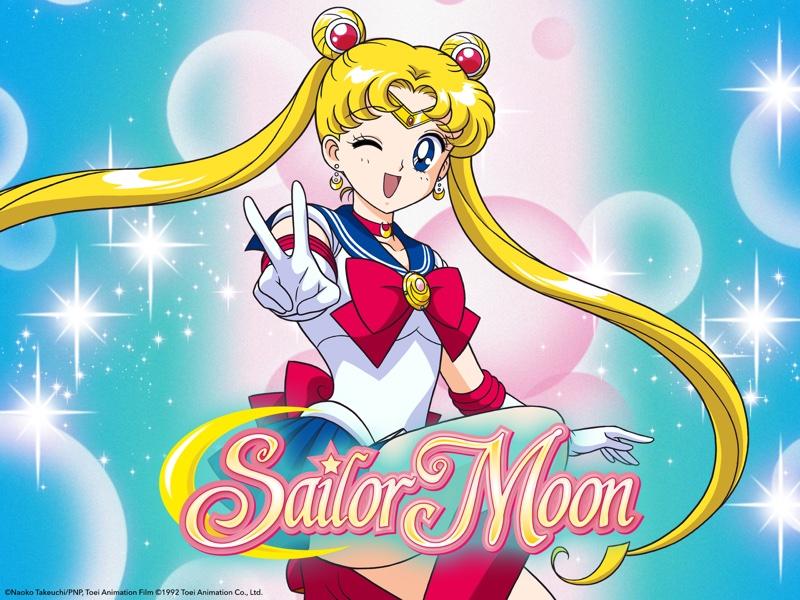 Banner da primeira temporada do anime Sailor Moon, mostrando a personagem principal sorrindo e piscando.