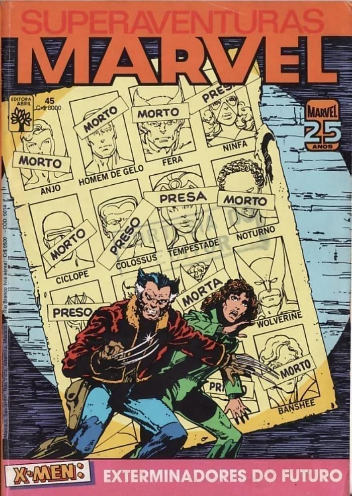 Capa da Superaventuras Marvel 45, com os mutantes Wolverine e Kitty Pryde, em suas versões de décadas à frente, tendo como cenário um cartaz mostrando vários integrantes dos X-Men - como Fera, Colossus, tempestade e Noturno – e legendas como “Preso” ou “Morto”
