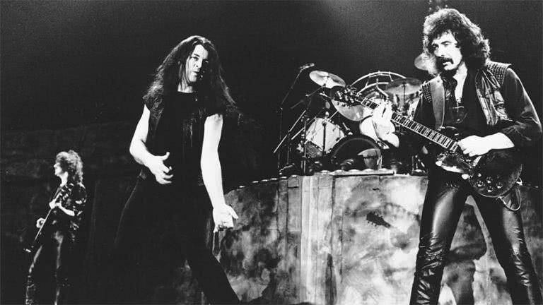 Ian Gillan integrando o Black Sabbath no palco