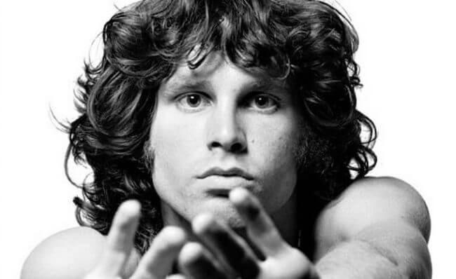 Jim Morrison em foto preto e branco