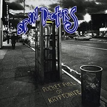 Capa de CD 'Pocket Full of Kryptonite', do Spin Doctors, ilustrada pela foto de uma cabine telefônica.