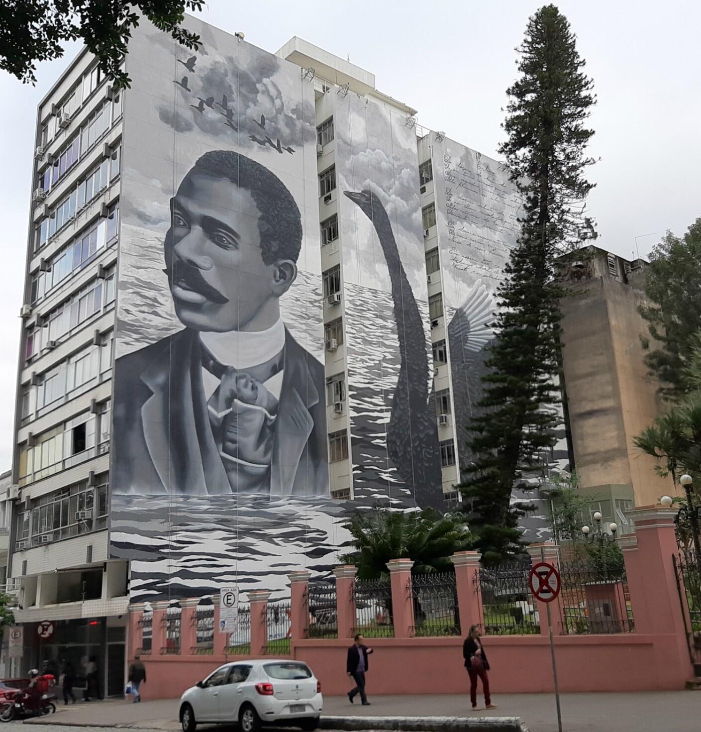 Mural em homenagem ao poeta no centro de sua cidade natal.
